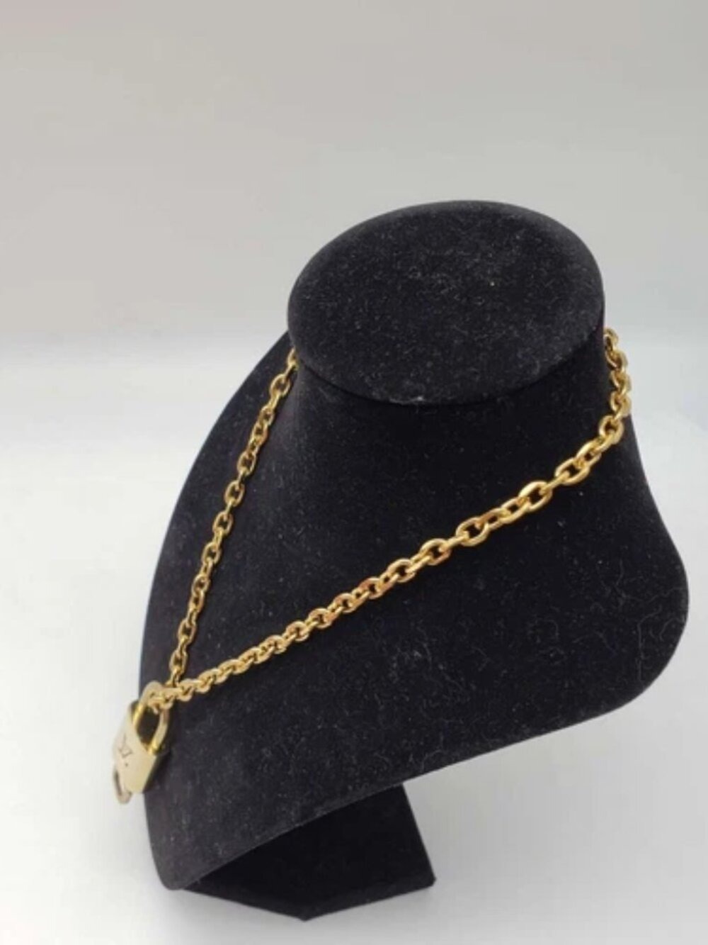 Gold-Plated Necklace with Authentic Louis Vuitton Padlock - Picture 8 of 8